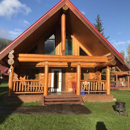 Yoho Chalets Villa Golden Exterior photo