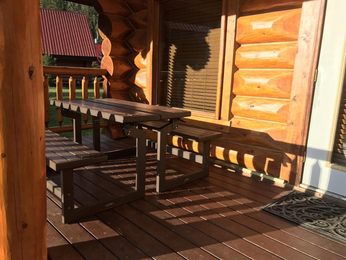 Yoho Chalets Villa Golden Exterior photo