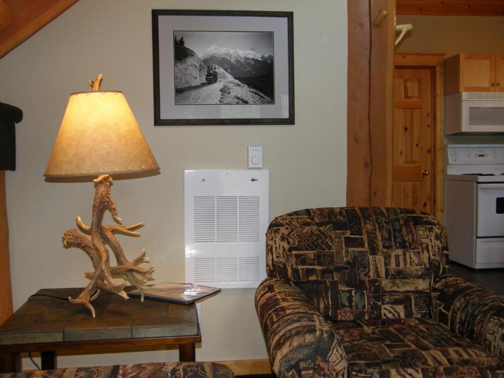 Yoho Chalets Villa Golden Room photo